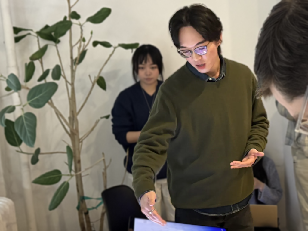 Shih-Hsueh Wang showing a project